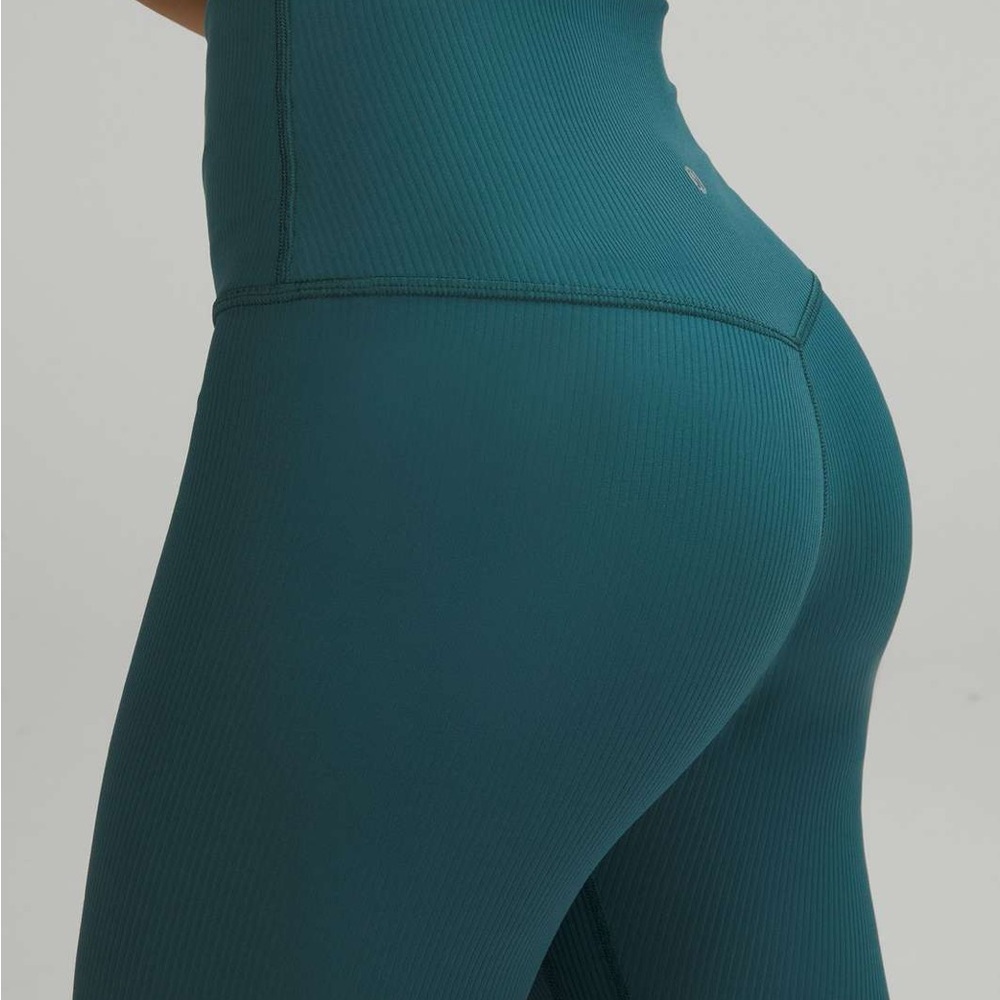 Lululemon Align Ribbed High-Rise Crop 23"
Storm Teal size 10